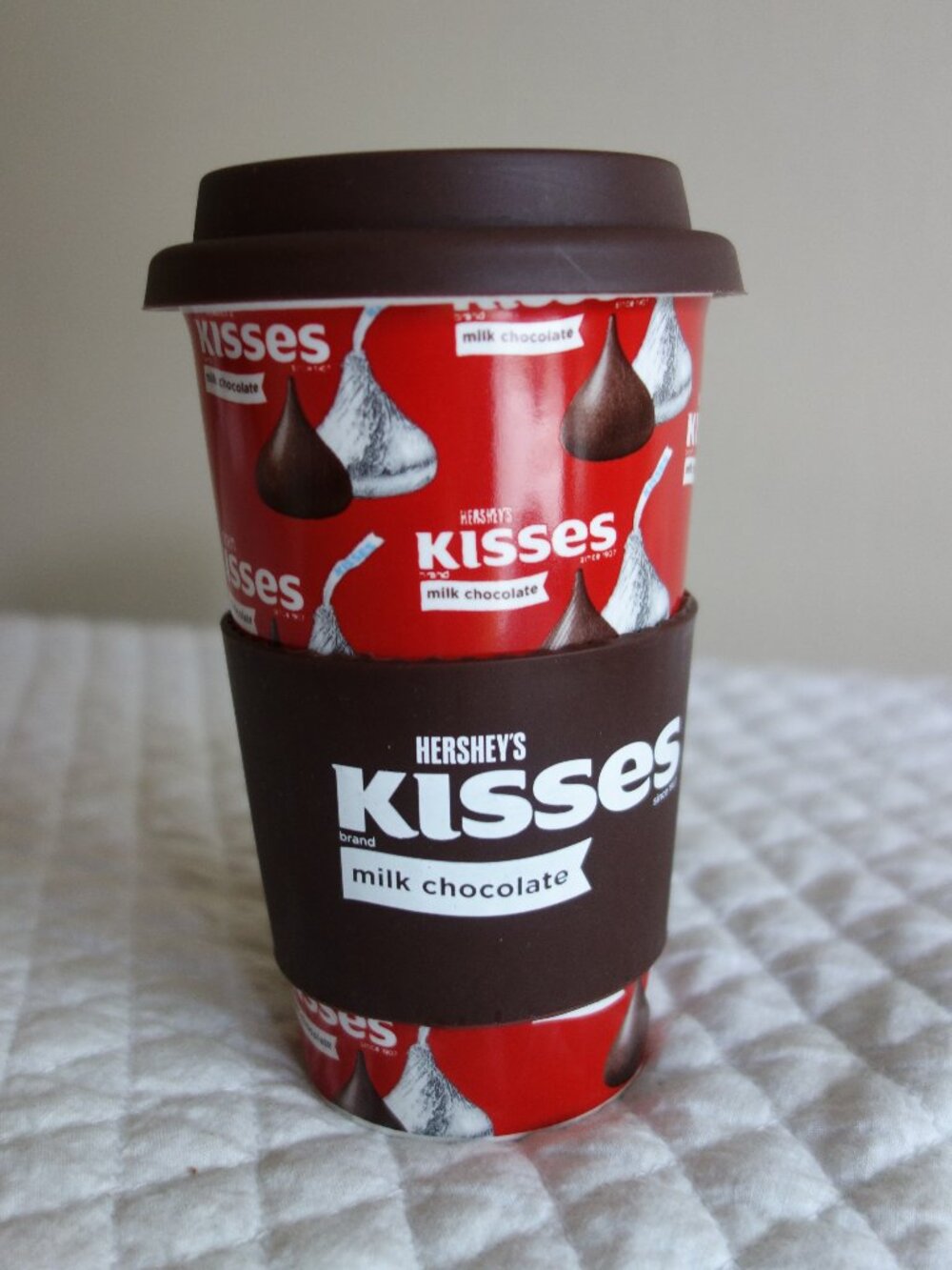 HERSHEY’S Kisses Ceramic Travel Tumbler Mug w/ lid & sleeve band (by Galerie)